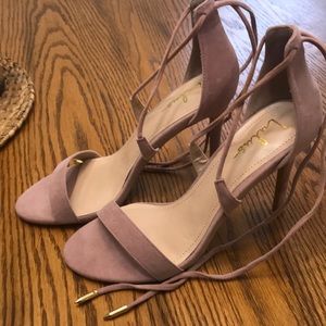Lulu’s Size 7.5 Blush Pink Tie Around Heels